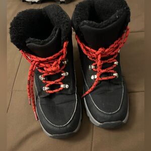 Boys Nautica Boots sz 4: Used but in good condition.